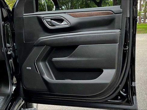 Used 2023 Chevrolet Suburban High Country w/ Premium Package 2 image 25
