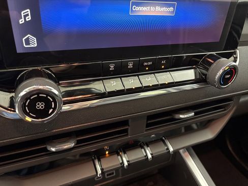 Used 2023 Chevrolet Colorado Trail Boss w/ Technology Package image 38