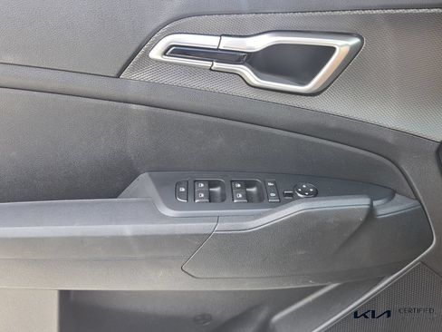 Certified 2025 Kia Sportage LX FWD image 29