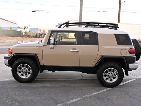 Used 2013 Toyota FJ Cruiser 4WD w/ Convenience Pkg image 5