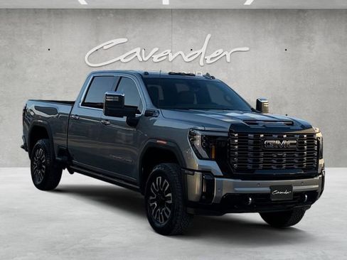 Used 2025 GMC Sierra 2500 Denali Ultimate AWD/4WD image 2