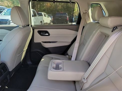 Used 2023 Nissan Rogue SL w/ SL Premium Package image 29