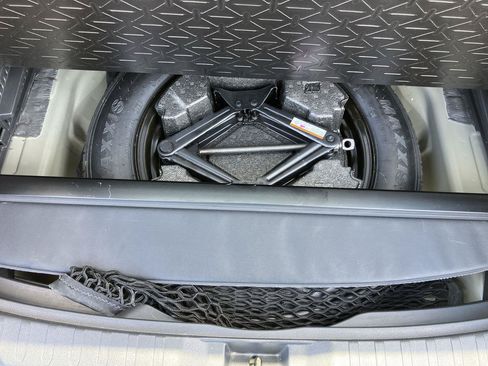 Used 2024 Toyota RAV4 XLE FWD image 27