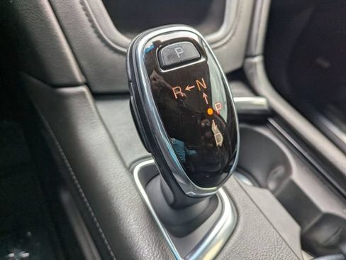 Used 2018 Cadillac XT5 Luxury w/ Driver Awareness Package FWD image 18
