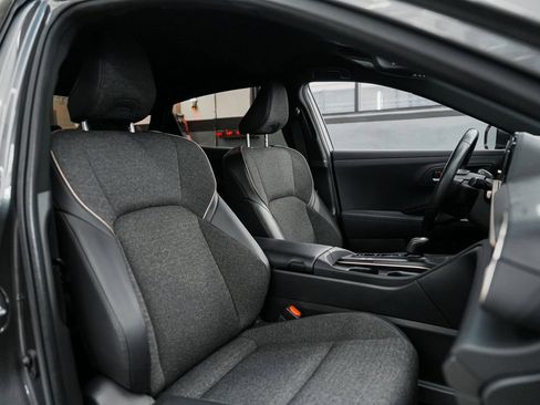 Used 2023 Toyota Crown XLE image 38