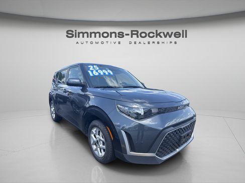 Used 2025 Kia Soul LX w/ LX Technology Package FWD image 6