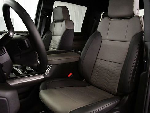 New 2026 Chevrolet Silverado 2500 ZR2 AWD/4WD image 31