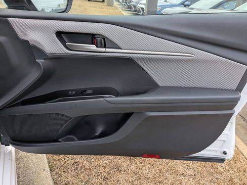 Used 2025 Toyota Camry SE w/ Convenience Package image 33