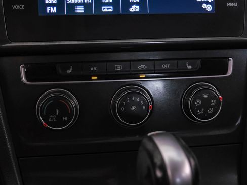 Used 2019 Volkswagen Golf SE FWD image 25