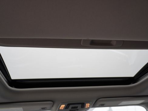 Used 2022 Toyota Sienna XLE image 15