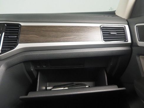 Used 2022 Volkswagen Atlas FWD SE V6 w/ Technology image 31