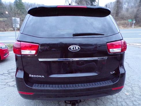 Used 2015 Kia Sedona LX image 7