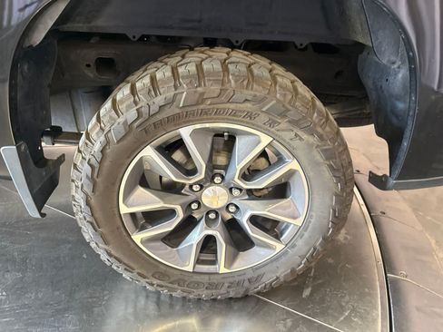 Used 2021 Chevrolet Silverado 1500 LT AWD/4WD image 12