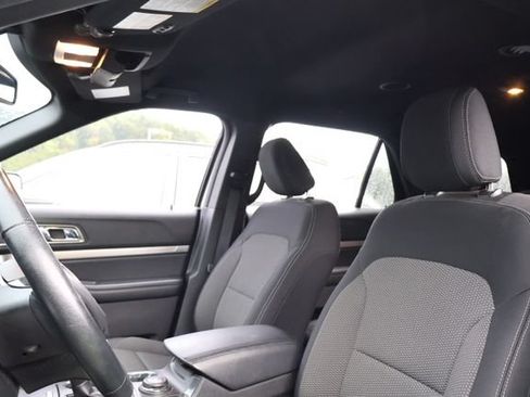 Used 2018 Ford Explorer XLT w/ Equipment Group 201A AWD/4WD image 7
