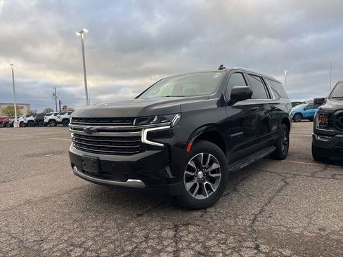 Certified 2022 Chevrolet Suburban LT AWD/4WD image 1