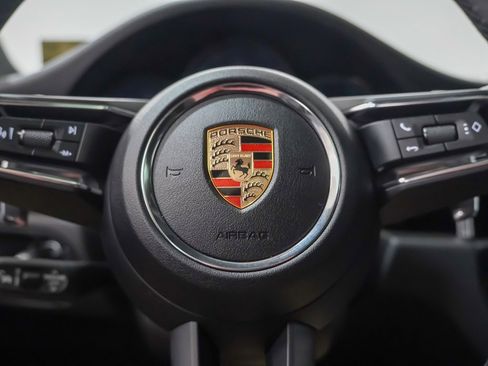 Used 2025 Porsche Macan image 27