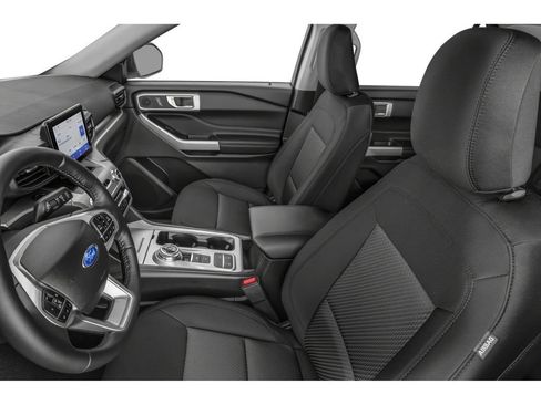 Used 2024 Ford Explorer XLT RWD image 7