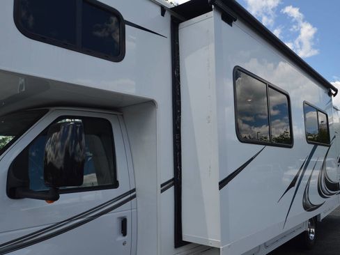 Used 2019 Ford E-450 and Econoline 450 Super Duty w/ Motorhome Prep Package RWD image 21