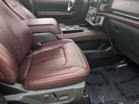 Used 2024 Ford Expedition Limited AWD/4WD image 32