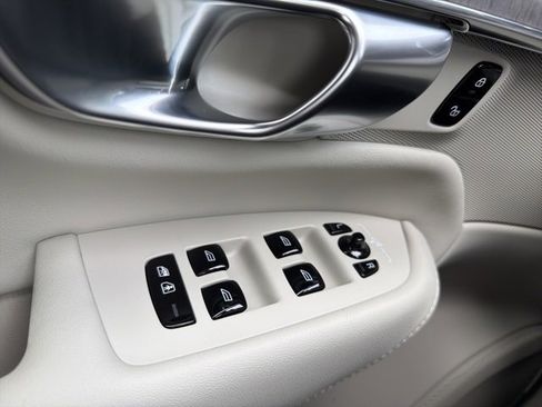 New 2026 Volvo XC90 B6 Ultra image 21
