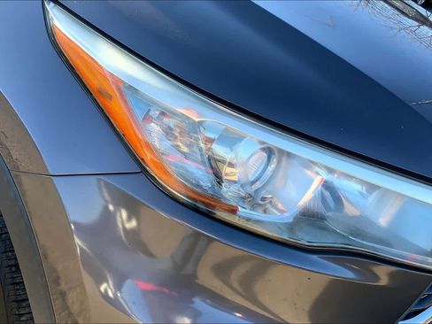 Used 2016 Toyota Highlander XLE image 28
