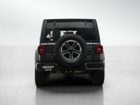 Used 2018 Jeep Wrangler Unlimited Sahara AWD/4WD image 4