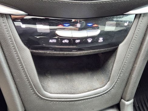 Used 2018 Cadillac XT5 Luxury w/ Driver Awareness Package image 18