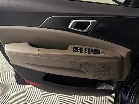 Used 2025 Kia Carnival image 24