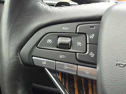 Used 2024 Cadillac Escalade Premium Luxury AWD/4WD image 41