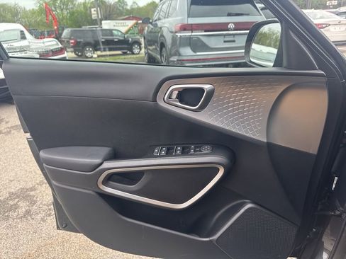 Certified 2023 Kia Soul S FWD image 17