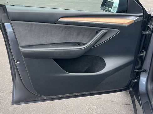 Used 2023 Tesla Model Y Long Range AWD/4WD image 13
