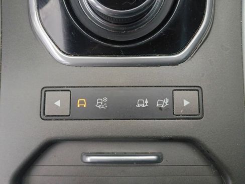 Used 2017 Land Rover Range Rover Evoque SE image 28