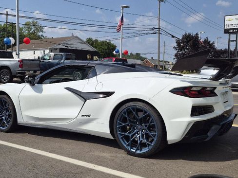 Used 2025 Chevrolet Corvette ZR1 w/ ZR1 Carbon Fiber Aero Package RWD image 11