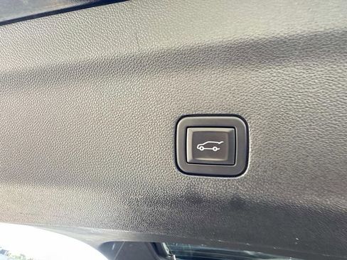 Used 2024 GMC Yukon SLT image 9