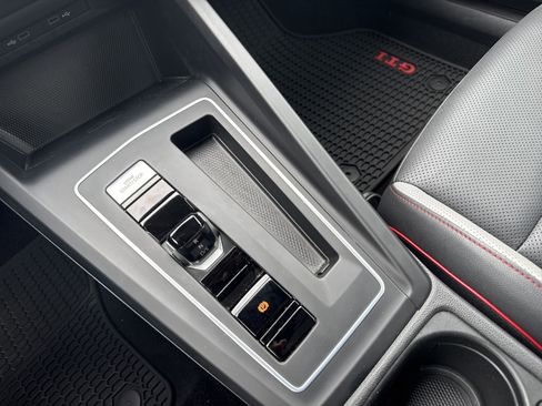 Used 2022 Volkswagen GTI SE image 27