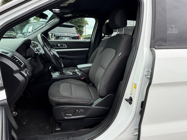 Used 2017 Ford Explorer XLT FWD image 17