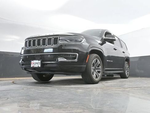 Used 2024 Jeep Wagoneer Series II AWD/4WD image 47