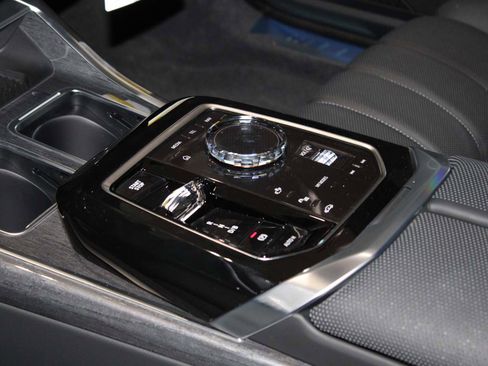 New 2026 BMW i7 M70 w/ Executive Package image 11