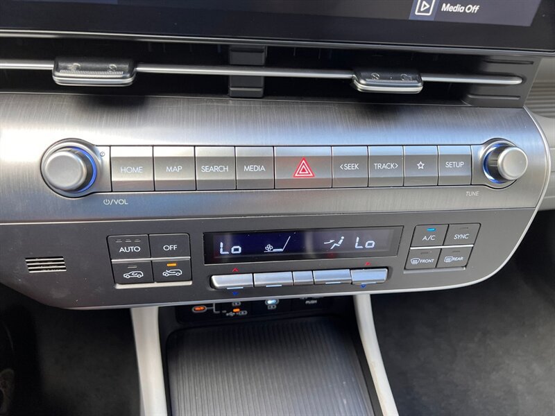 Used 2025 Hyundai Kona SEL AWD/4WD image 31