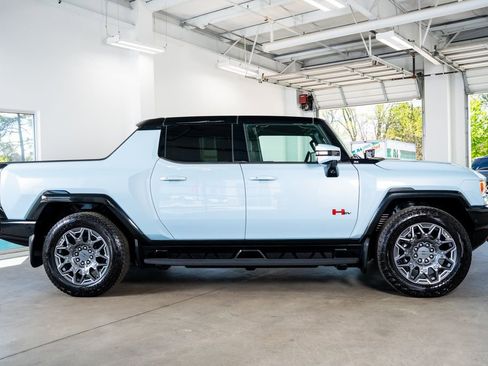 Used 2024 GMC Hummer EV 3X w/ LPO, Illumination Package image 5