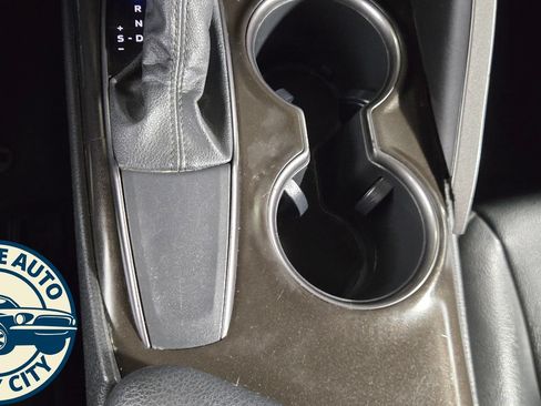 Used 2021 Toyota Camry SE FWD image 18