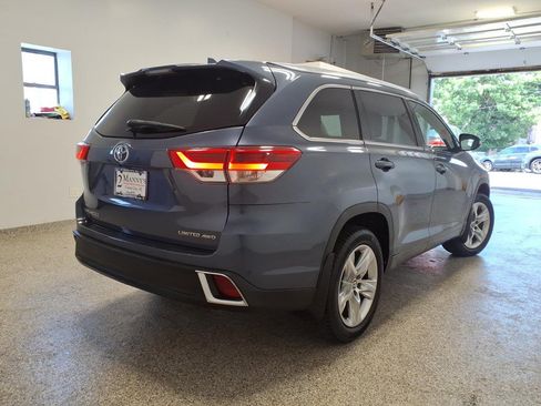 Used 2018 Toyota Highlander Limited V6 w/ 3rd Row AWD/4WD image 4