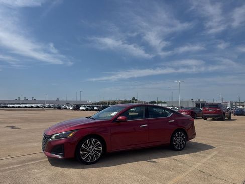 Used 2023 Nissan Altima 2.5 SL FWD image 10