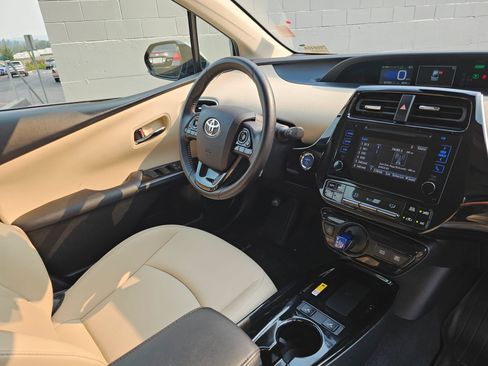 Used 2019 Toyota Prius XLE AWD/4WD image 10