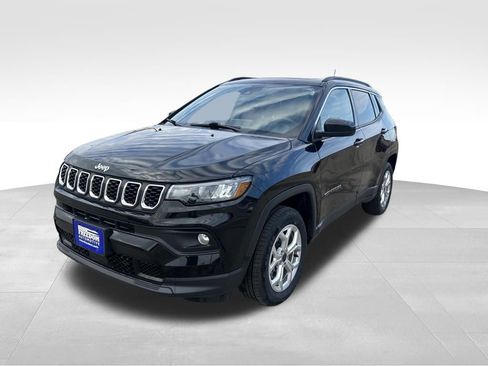 Used 2025 Jeep Compass Latitude w/ Sun & Sound Group AWD/4WD image 49