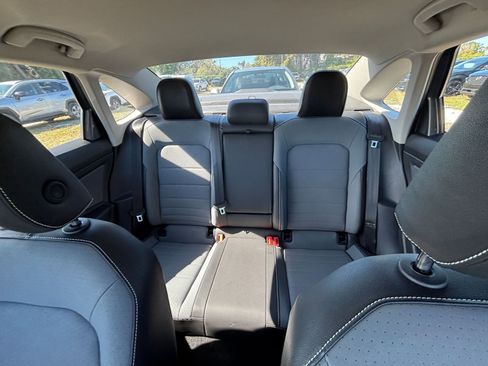 Used 2025 Volkswagen Jetta SE image 37