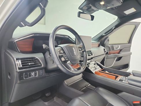 Used 2024 Lincoln Navigator Premiere image 18