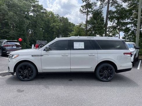 Used 2024 Lincoln Navigator L Reserve AWD/4WD image 10
