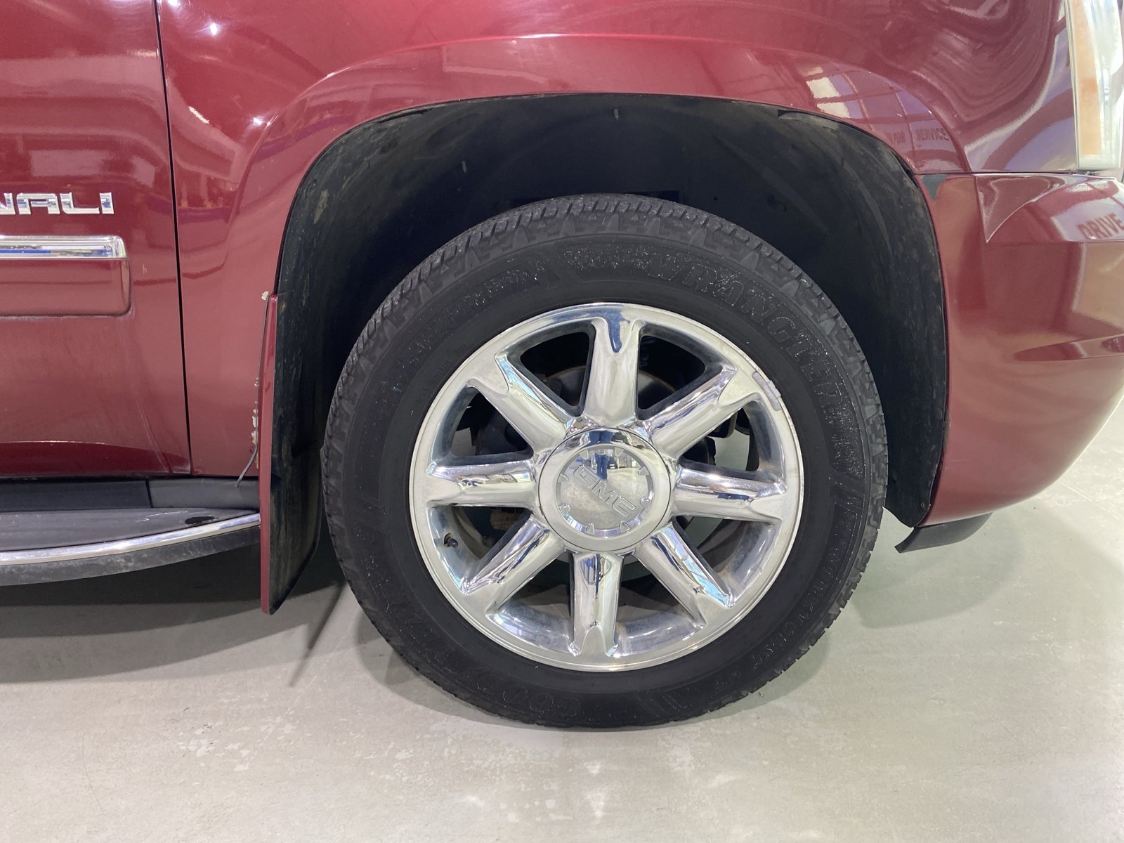 Used 2011 GMC Yukon XL Denali AWD/4WD image 9