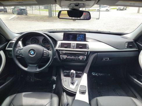 Used 2018 BMW 320i xDrive Sedan w/ Convenience Package AWD/4WD image 9